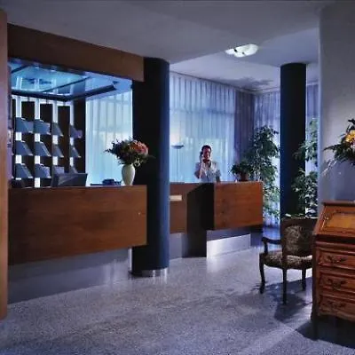 酒店 Palace